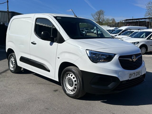 Vauxhall Combo 1.5 Turbo D 2300 Dynamic Panel Van Manu DY71GVU White #4