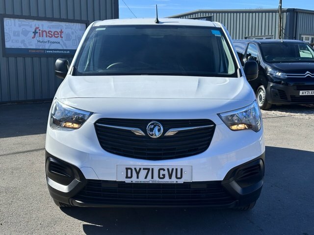 Vauxhall Combo 1.5 Turbo D 2300 Dynamic Panel Van Manu DY71GVU White #3