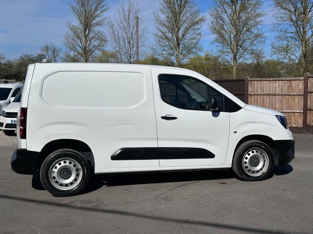 Vauxhall Combo 1.5 Turbo D 2300 Dynamic Panel Van Manu DY71GVU White #5