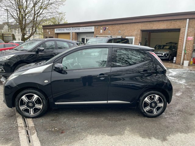 Toyota Aygo 1.0 Vvt-i X-clusiv Hatchback Eur WL15FGO Black #3