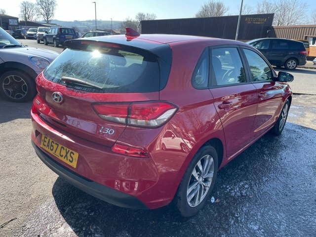 Hyundai I30 1.6 Crdi Blue Drive Se Nav Hatchback Ma EA67CXS Red #6