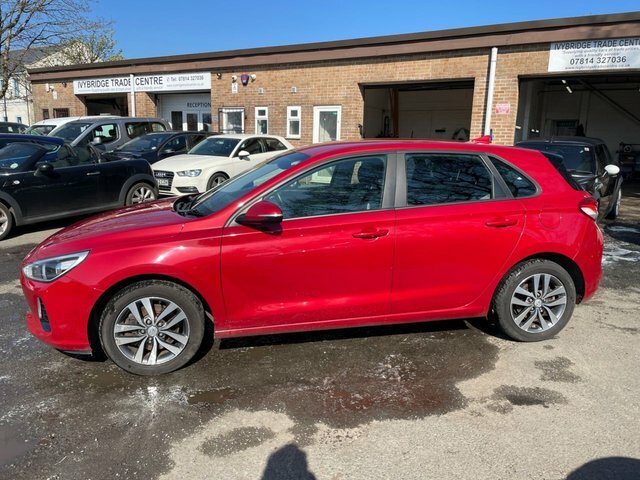 Hyundai I30 1.6 Crdi Blue Drive Se Nav Hatchback Ma EA67CXS Red #3