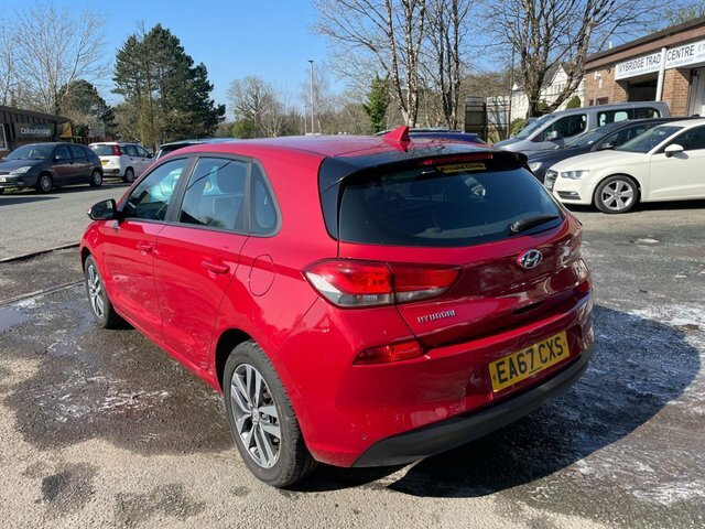 Hyundai I30 1.6 Crdi Blue Drive Se Nav Hatchback Ma EA67CXS Red #4