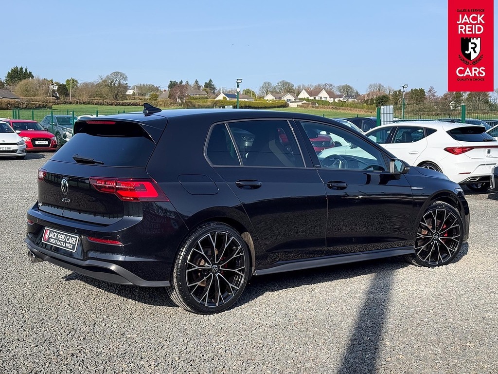 Volkswagen Golf Hatchback VE70UBW Black #4