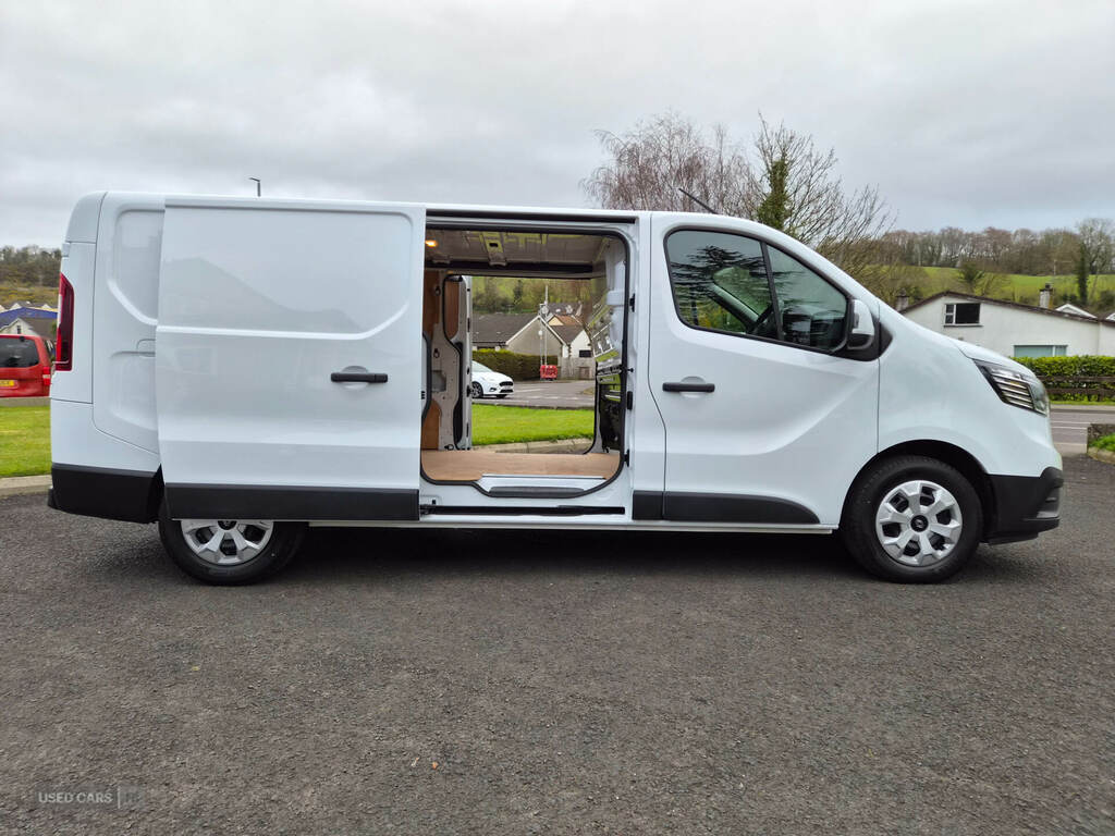 Renault Trafic Ll30 Blue Dci 150 Advance Safety Van Edc MH74YDJ White #4