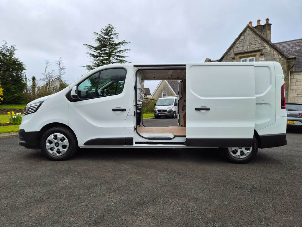 Renault Trafic Ll30 Blue Dci 150 Advance Safety Van Edc MH74YDJ White #5