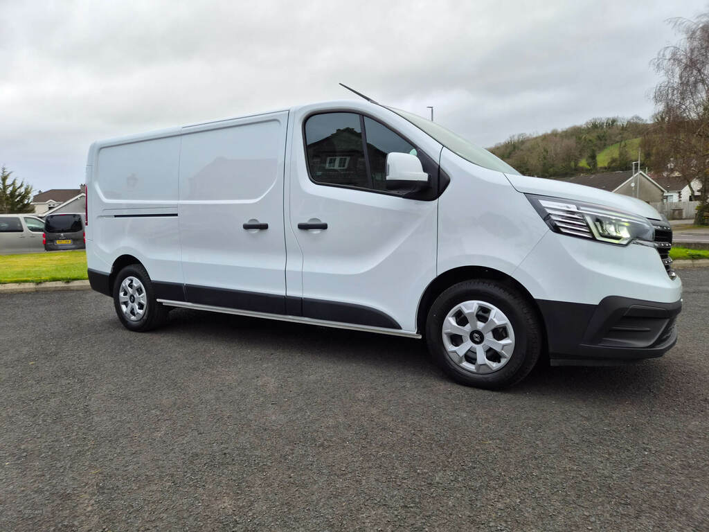 Renault Trafic Ll30 Blue Dci 150 Advance Safety Van Edc White