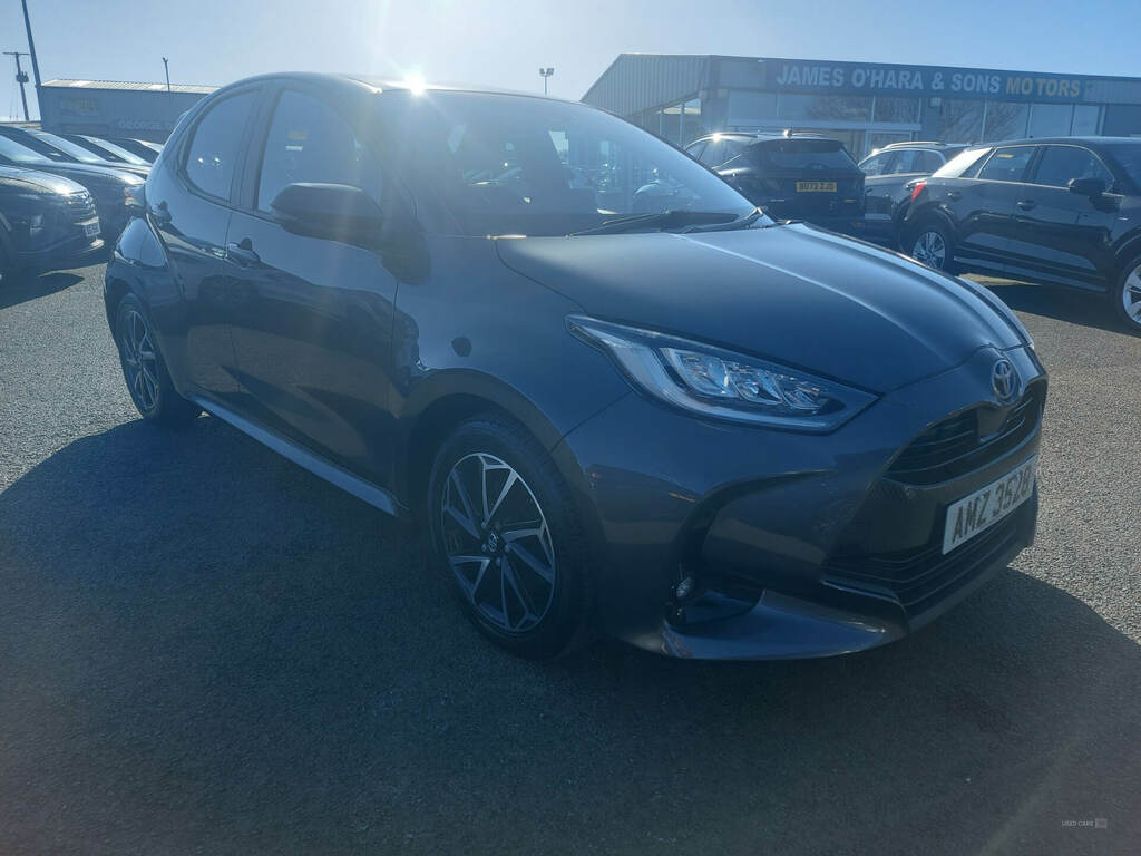 Toyota Yaris 1.5 Hybrid Design Cvt AMZ3528 Grey #2