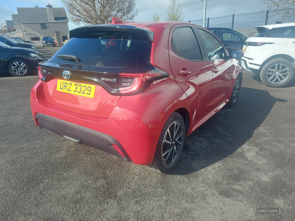 Toyota Yaris 1.5 Hybrid Design Cvt URZ3329 Red #3