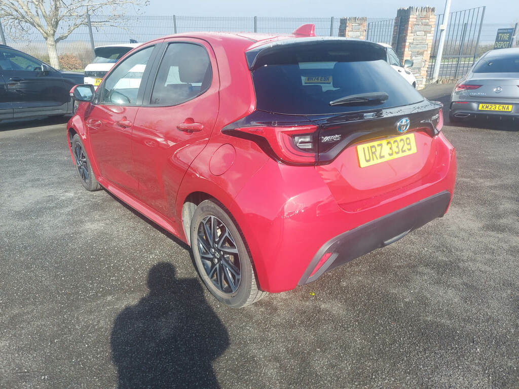 Toyota Yaris 1.5 Hybrid Design Cvt URZ3329 Red #4