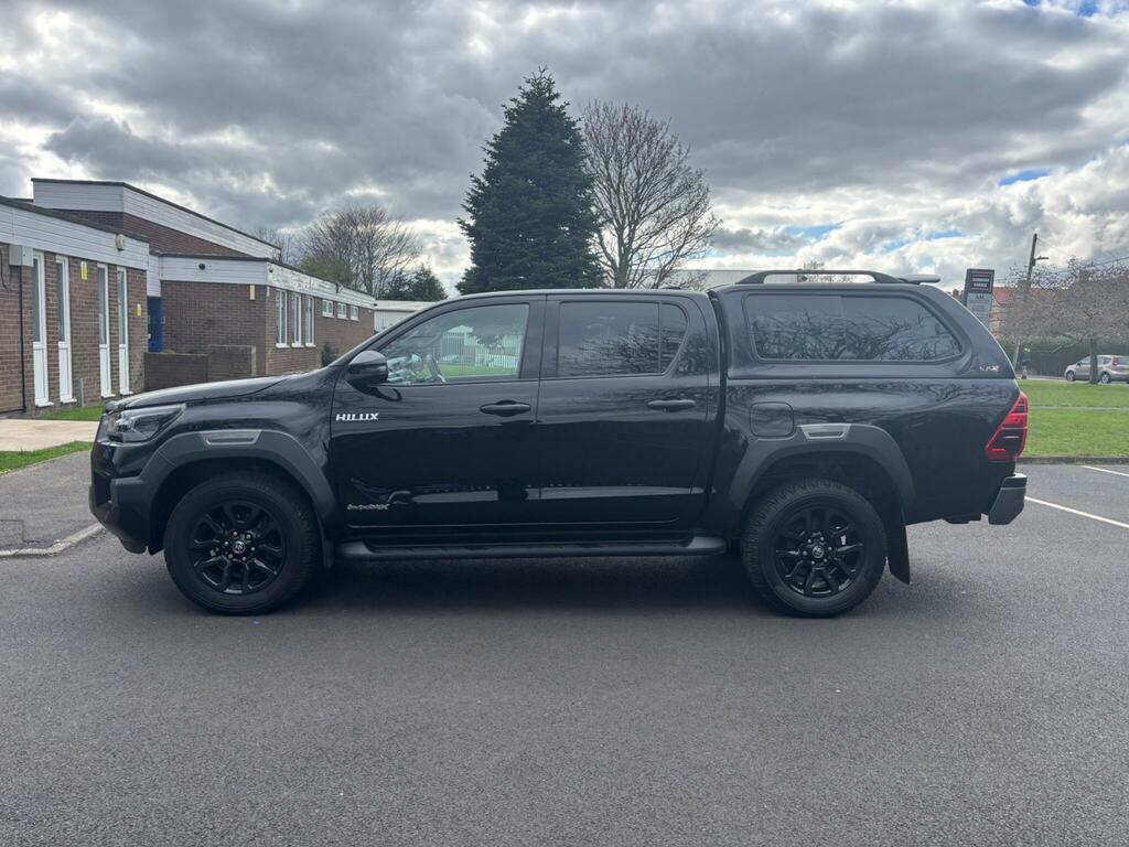 Toyota HILUX 2.8 D-4d Invincible X 4Wd Euro 6 Ss SH71VWU Black #4