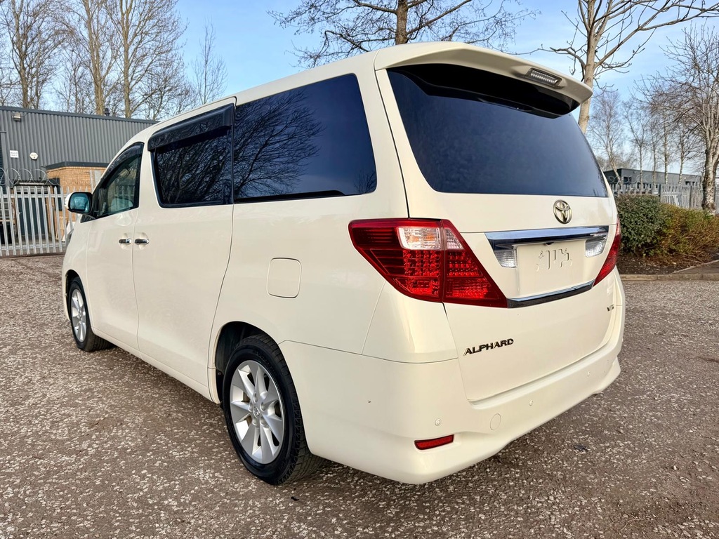 Toyota Alphard Fresh Import G Edition 3.5 V6 8 Seats Sunroof White #4