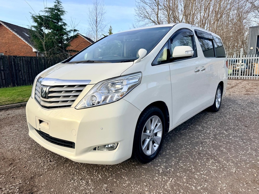 Toyota Alphard Fresh Import G Edition 3.5 V6 8 Seats Sunroof White #3