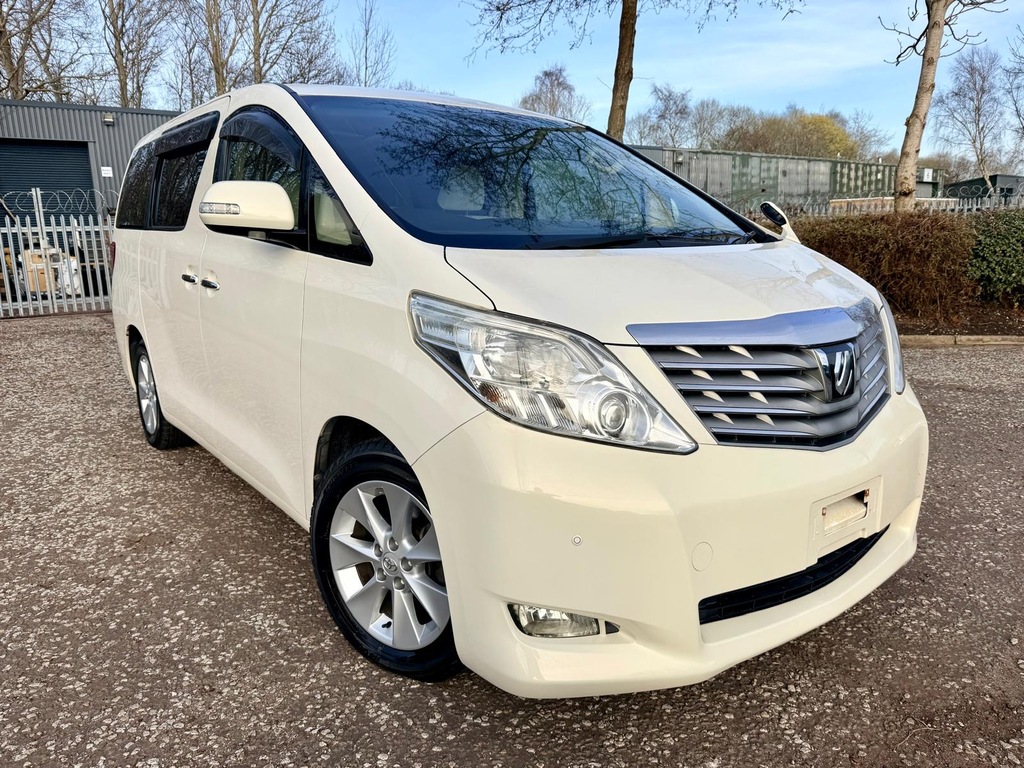 Toyota Alphard Fresh Import G Edition 3.5 V6 8 Seats Sunroof White