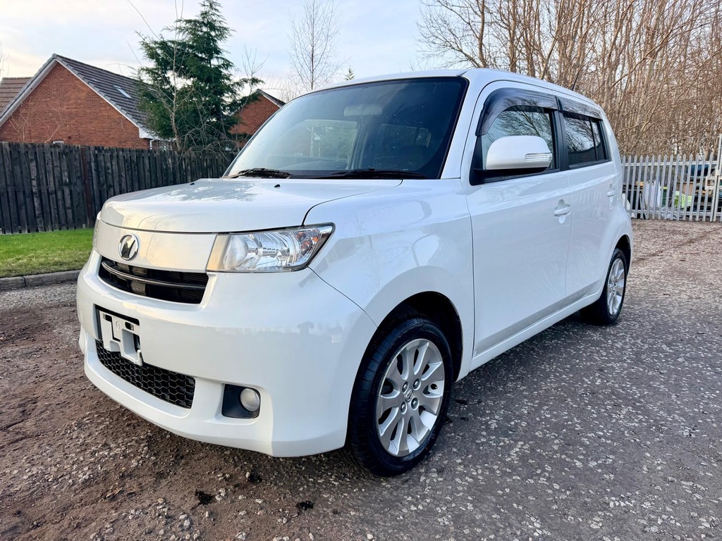 Toyota bB Fresh Import 1.5 Hatchback 4.5 White #3