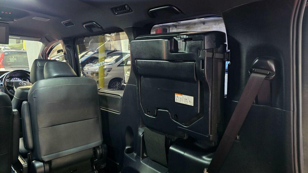 Toyota Voxy Hybrid White #23