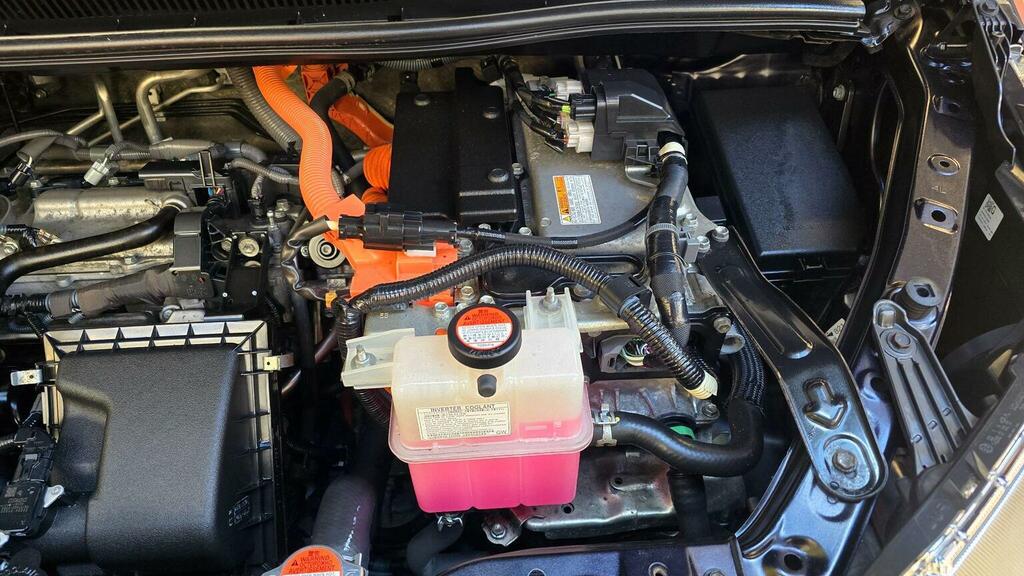 Toyota Voxy Hybrid White #28