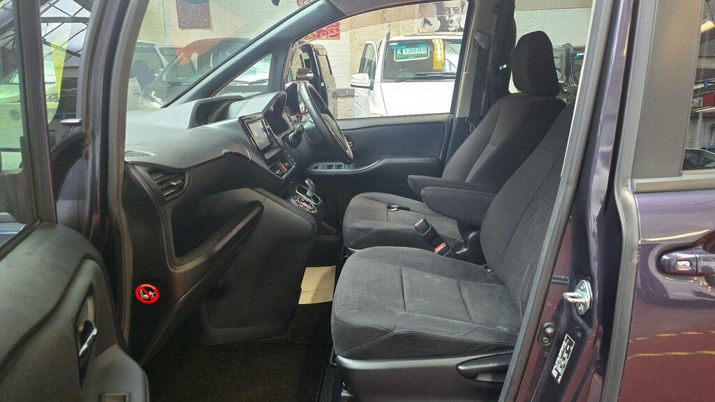 Toyota Voxy Mpv 1.8 Hybrid 7 Seats 2015 Ulez Free 201515 Black #4