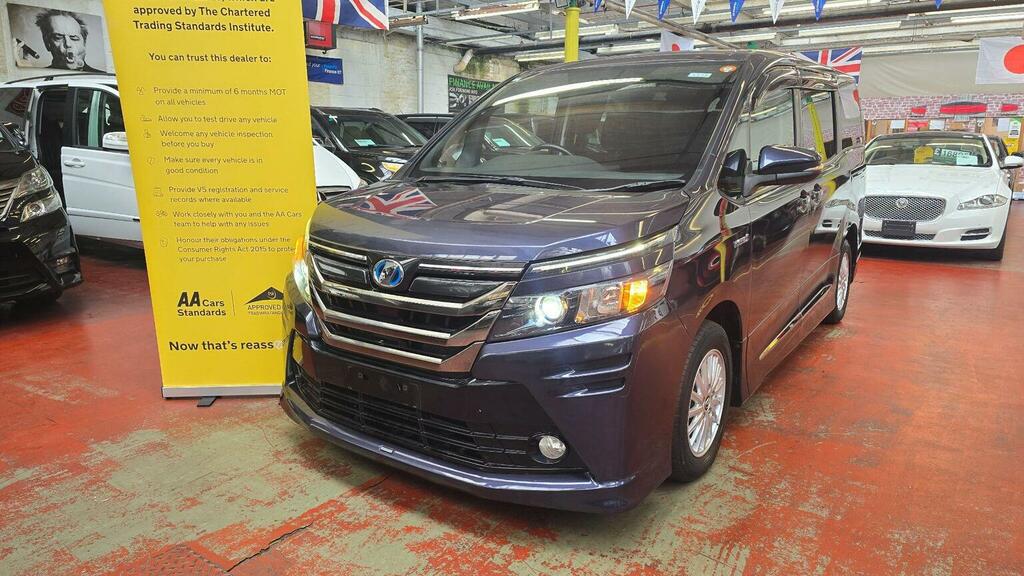 Toyota Voxy Mpv 1.8 Hybrid 7 Seats 2015 Ulez Free 201515 Black #2