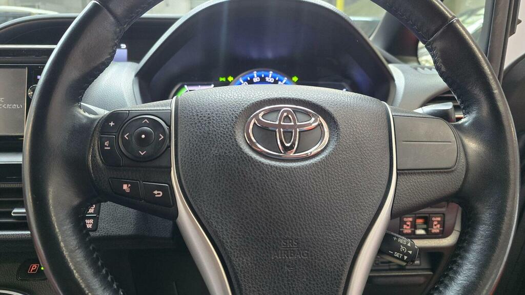Toyota Voxy Mpv 1.8 Hybrid 7 Seats 2015 Ulez Free 201515 Black #5