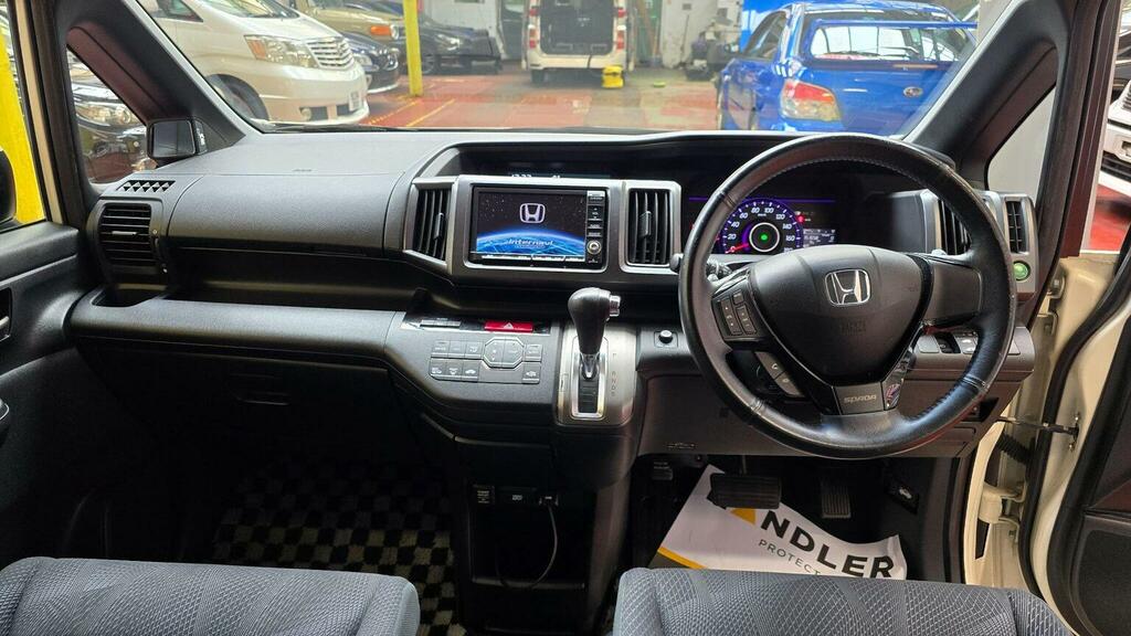 Honda StepWagon Mpv 2.0 Spada P Doors Camera Key Less 20121 White #3