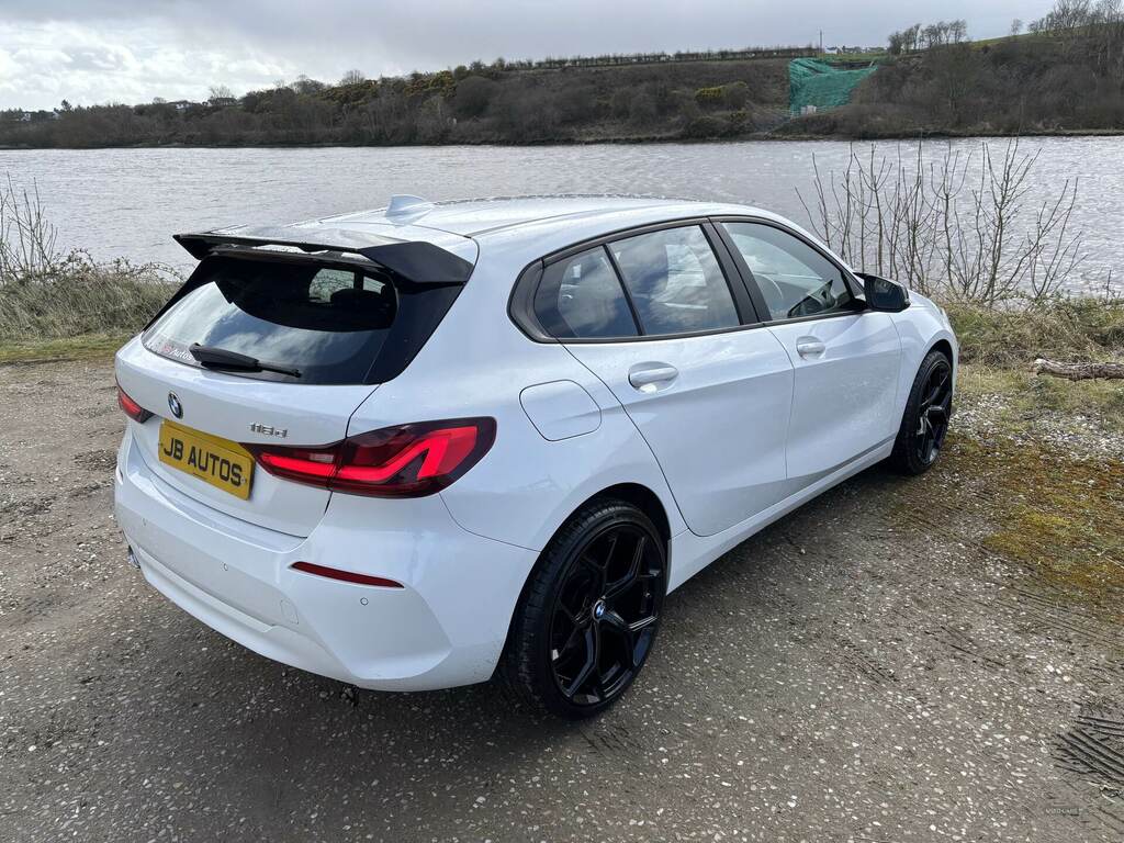 BMW 1 Series 116D Se Step YH69YKL White #4