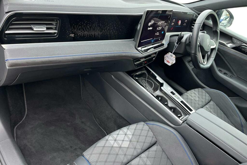 Volkswagen Passat 1.5 Tsi Ehybrid 19.7Kwh R-line Estate P Silver #2