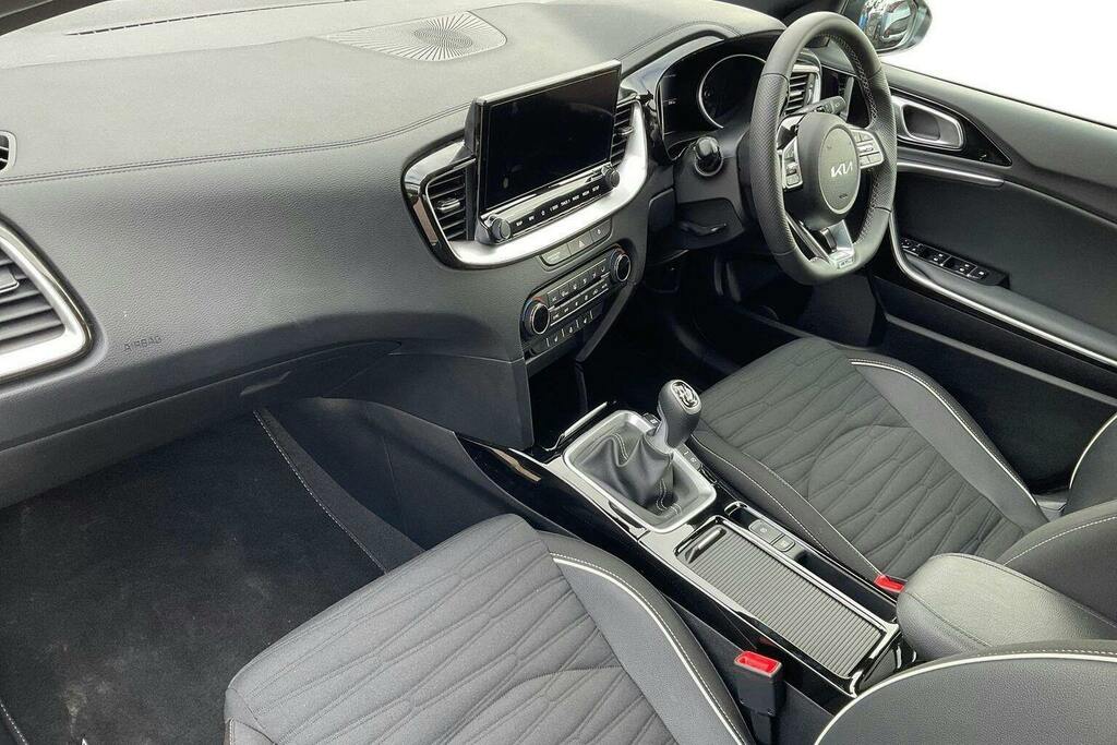 Kia Xceed 1.0 T Gdi Mhev Gt Line Suv Hybrid Manua GF75MLZ White #2