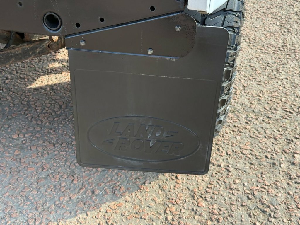 Land Rover Defender 2.4L County Silver #5