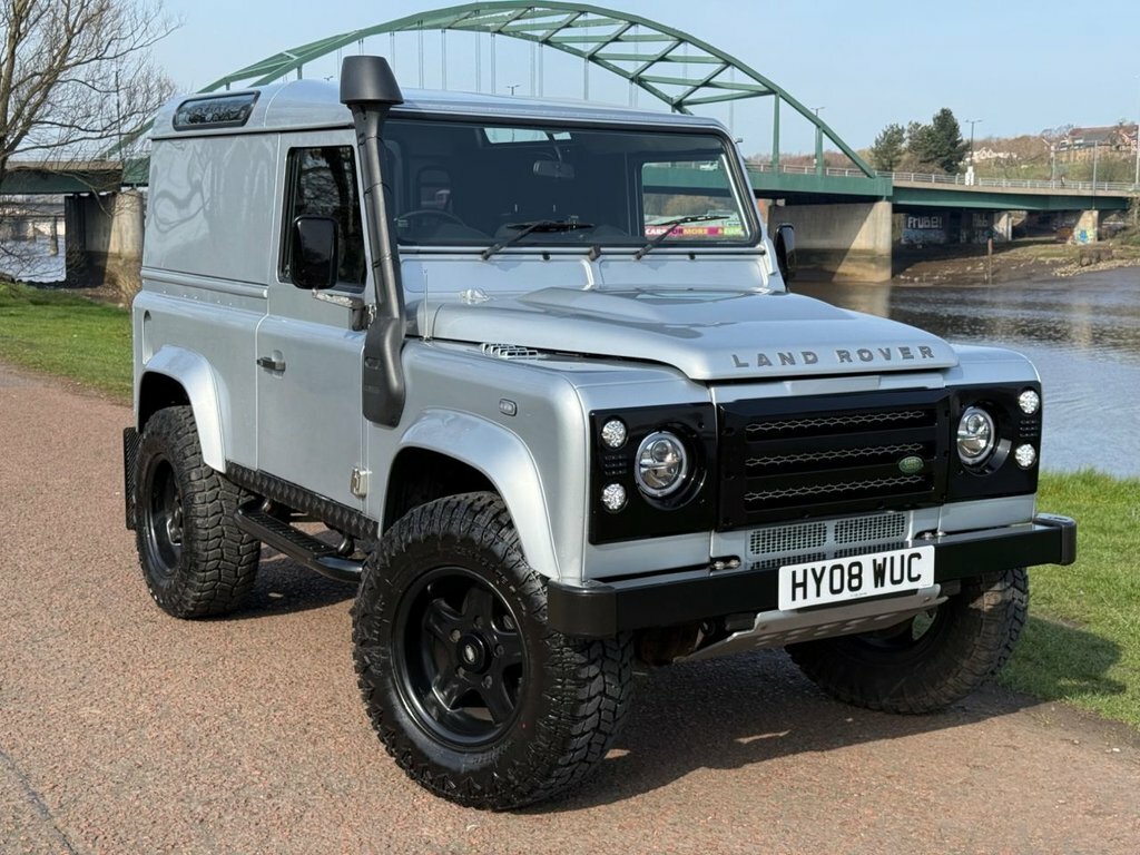 Land Rover Defender 2.4L County Silver