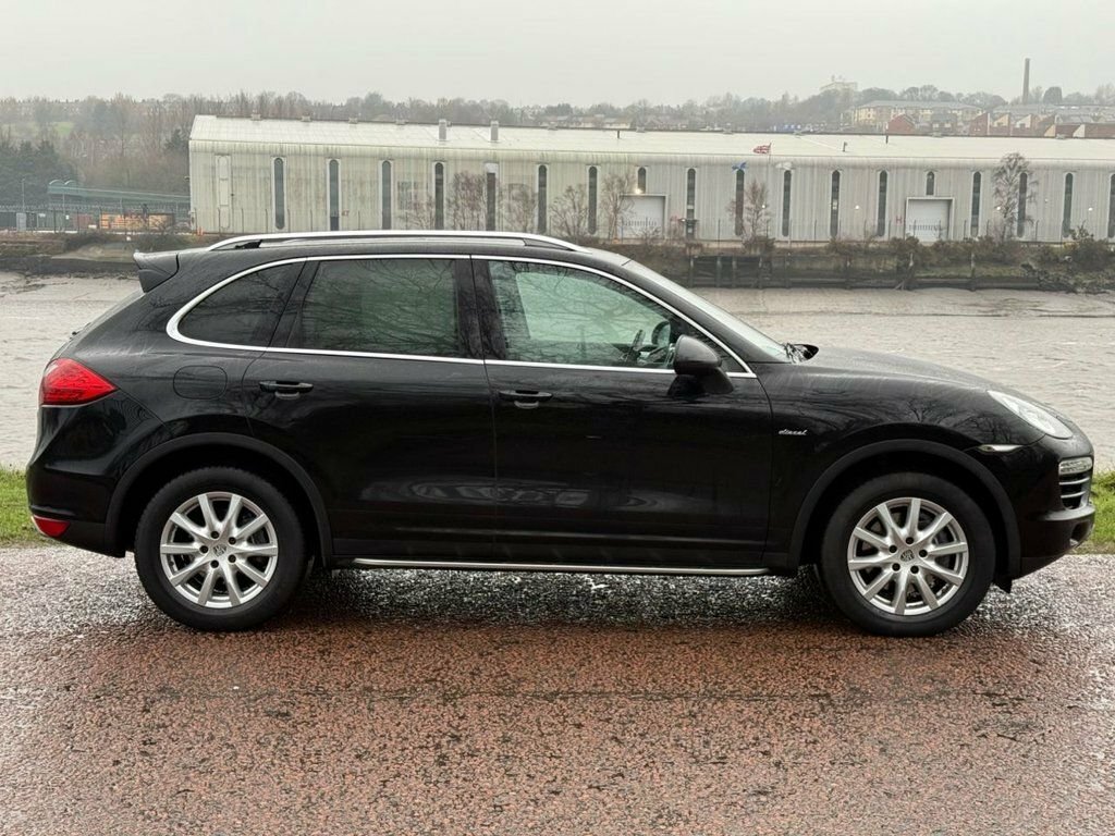 Porsche Cayenne Suv LV13LRJ Black #3