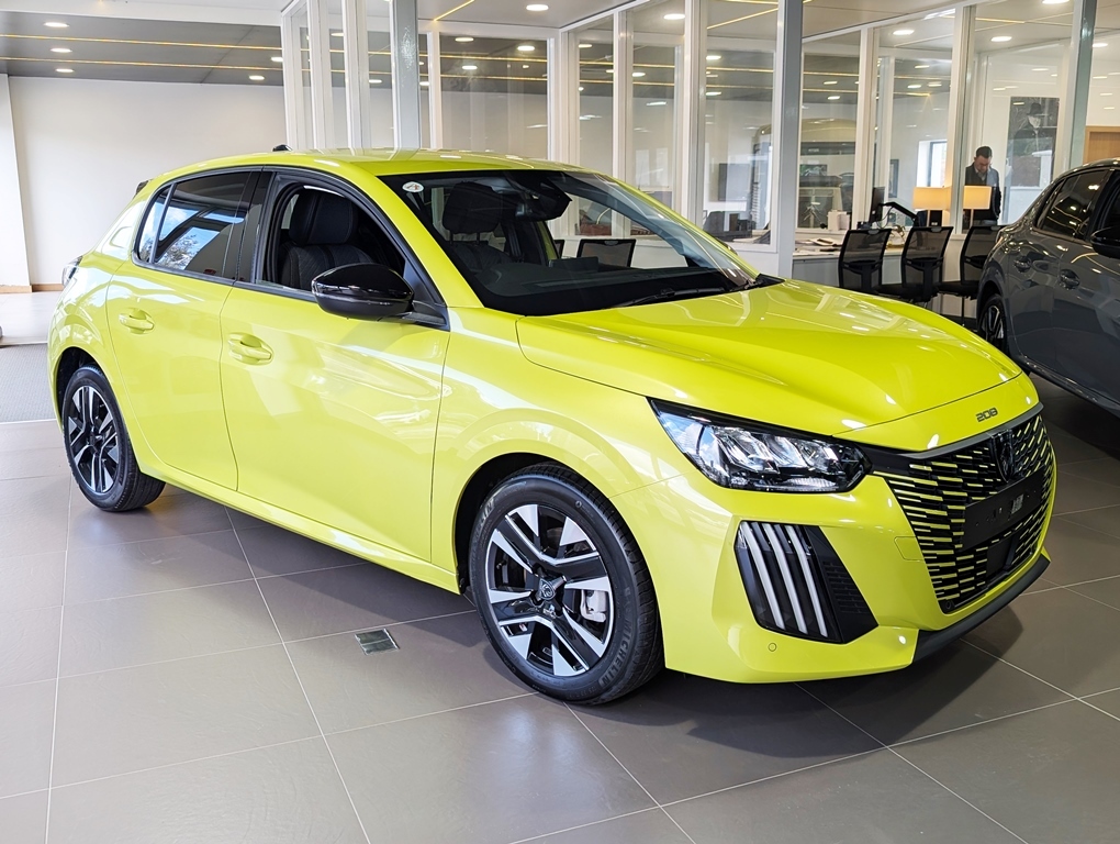 Peugeot 208 1.2 110Hp Allure Hybrid Yellow