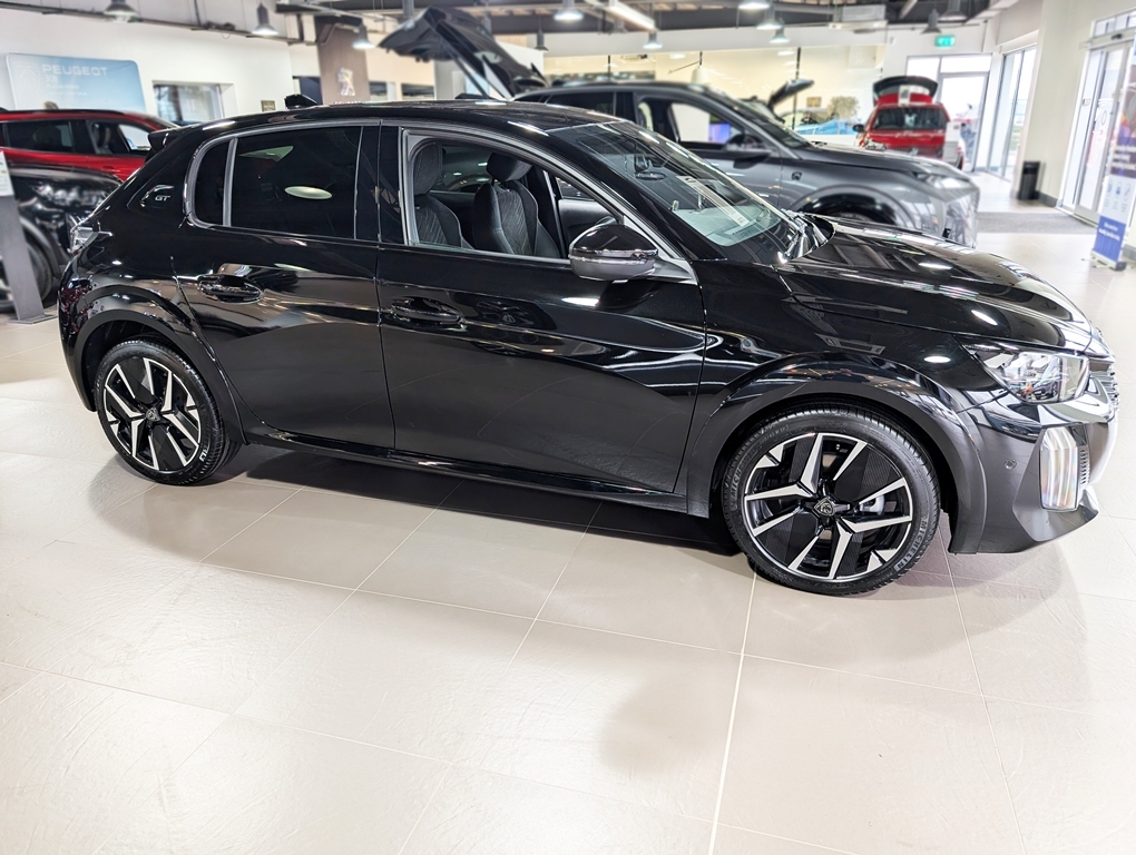 Peugeot 208 1.2 100Hp Gt Premium  Black #5