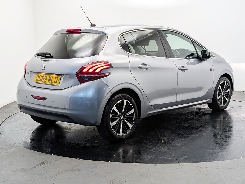 Peugeot 208 1.2 82Hp Tech Edition DG69MLO Grey #3