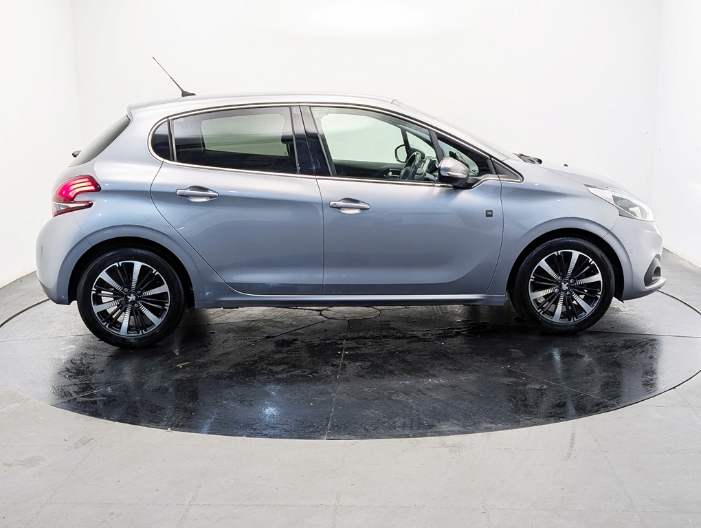 Peugeot 208 1.2 82Hp Tech Edition DG69MLO Grey #2