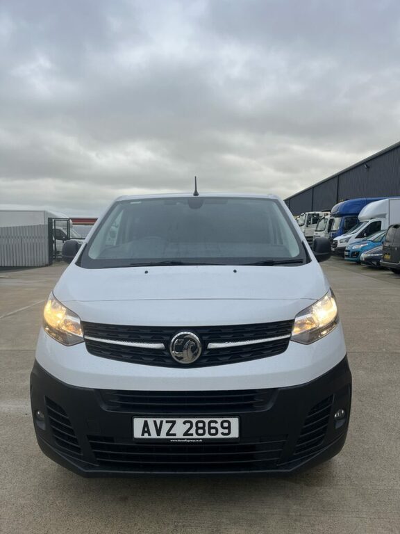 Vauxhall Vivaro 2.0D Crew Cab AVZ2869 #2