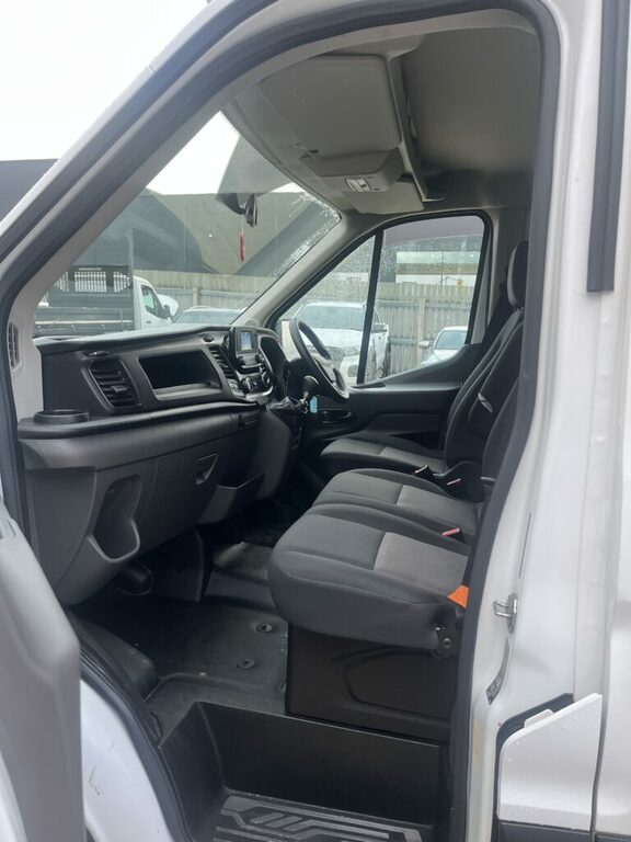 Ford Transit Custom 350 Luton WV73YAJ #6