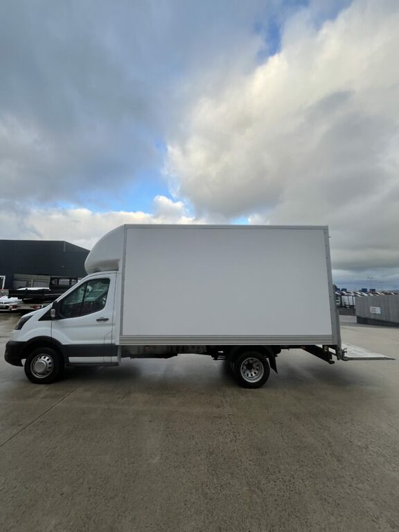 Ford Transit Custom 350 Luton WV73YAJ #5