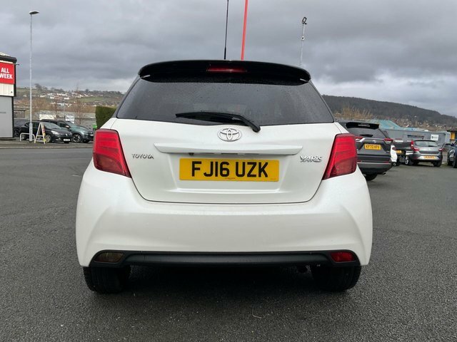 Toyota Yaris 1.33 Dual Vvt-i Design Hatchback FJ16UZK White #2