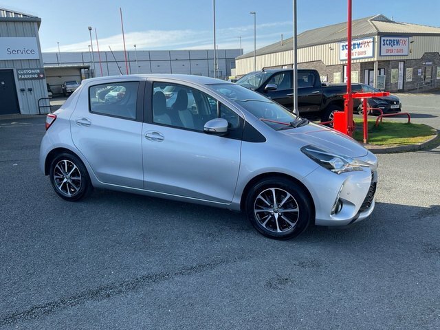 Toyota Yaris 1.5 Vvt-i Icon Tech Hatchback Eu NJ68XYF Silver #2