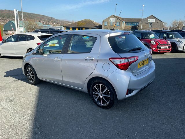 Toyota Yaris 1.5 Vvt-i Icon Tech Hatchback Eu NJ68XYF Silver #3