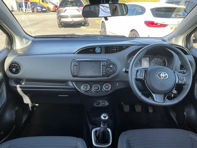 Toyota Yaris 1.5 Vvt-i Icon Tech Hatchback Eu NJ68XYF Silver #5