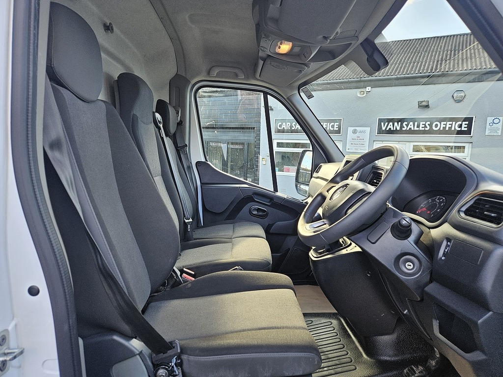 Renault Master Dci 35 Business L3h2 Euro 6 135Ps Ac 2023 U2633 White