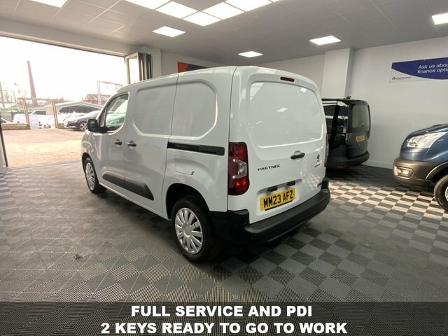 Peugeot Partner 1.5 Bluehdi 1000 Professional MM23AFZ White #2