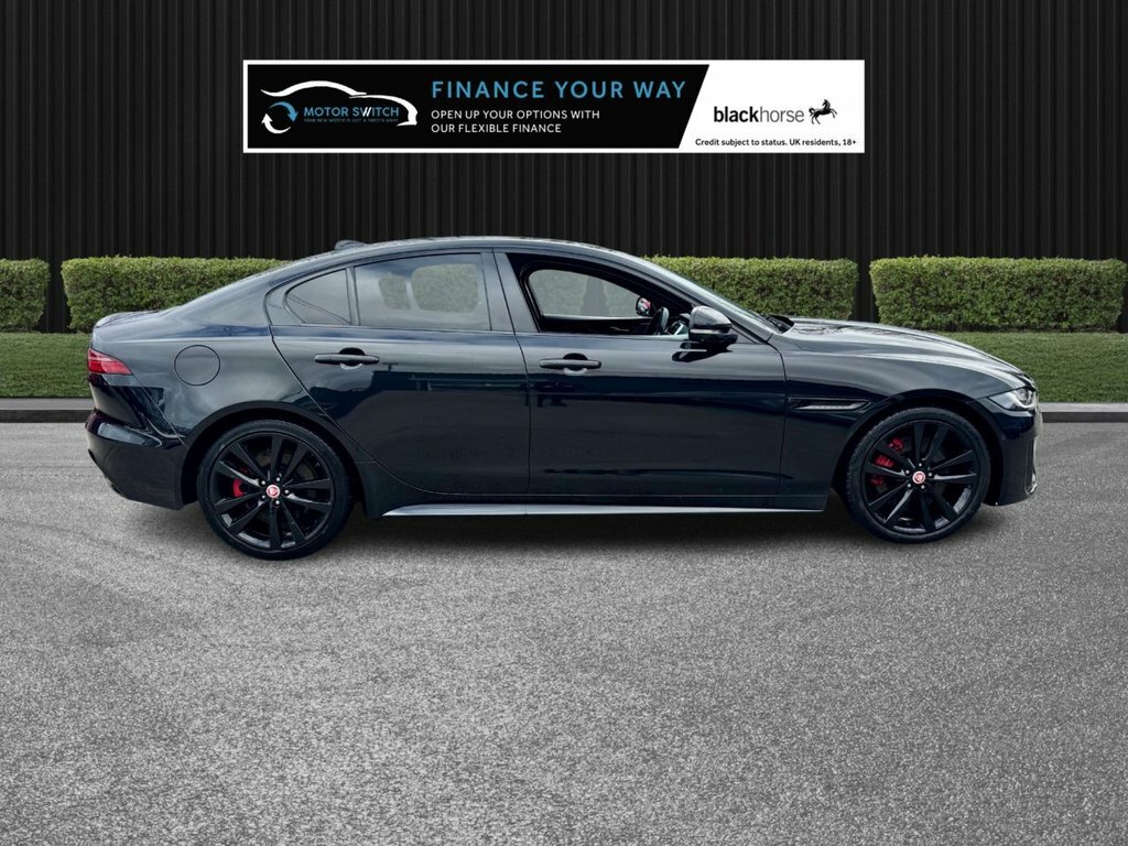 Jaguar XE 2L R-dynamic Black FV70NUH Black #4