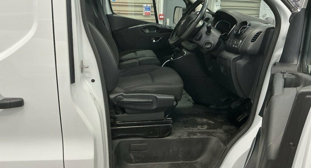 Vauxhall Vivaro 1.6L Sportive White #4