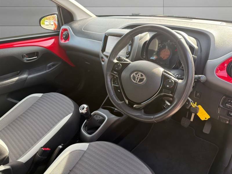 Toyota Aygo 1.0 Vvt-i X-play - 2018 18 RK18HNO Red #2