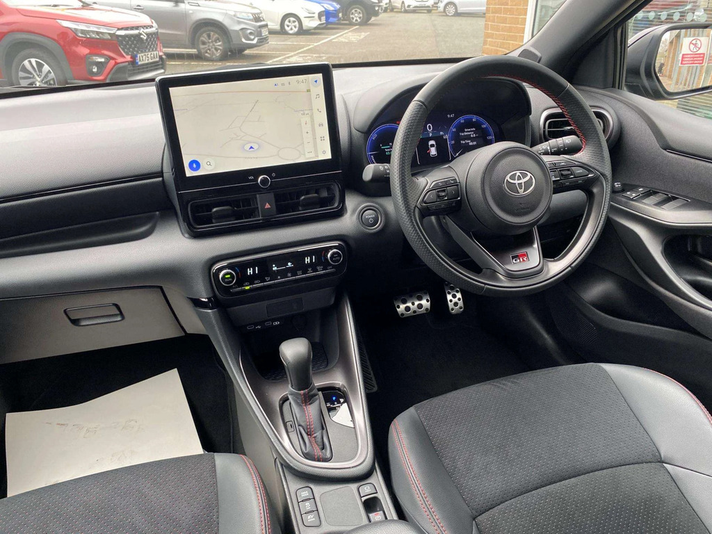 Toyota Yaris 1.5 Hybrid 130 Gr Sport Cvt AK24VRO Black #4
