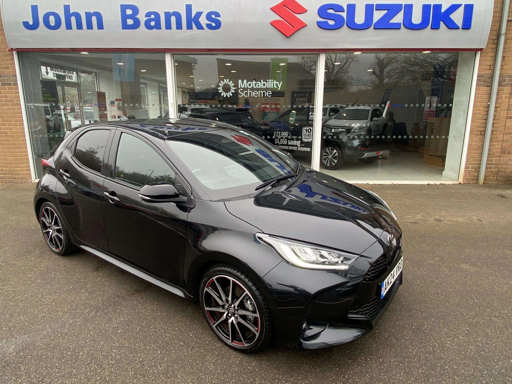 Toyota Yaris 1.5 Hybrid 130 Gr Sport Cvt AK24VRO Black #2