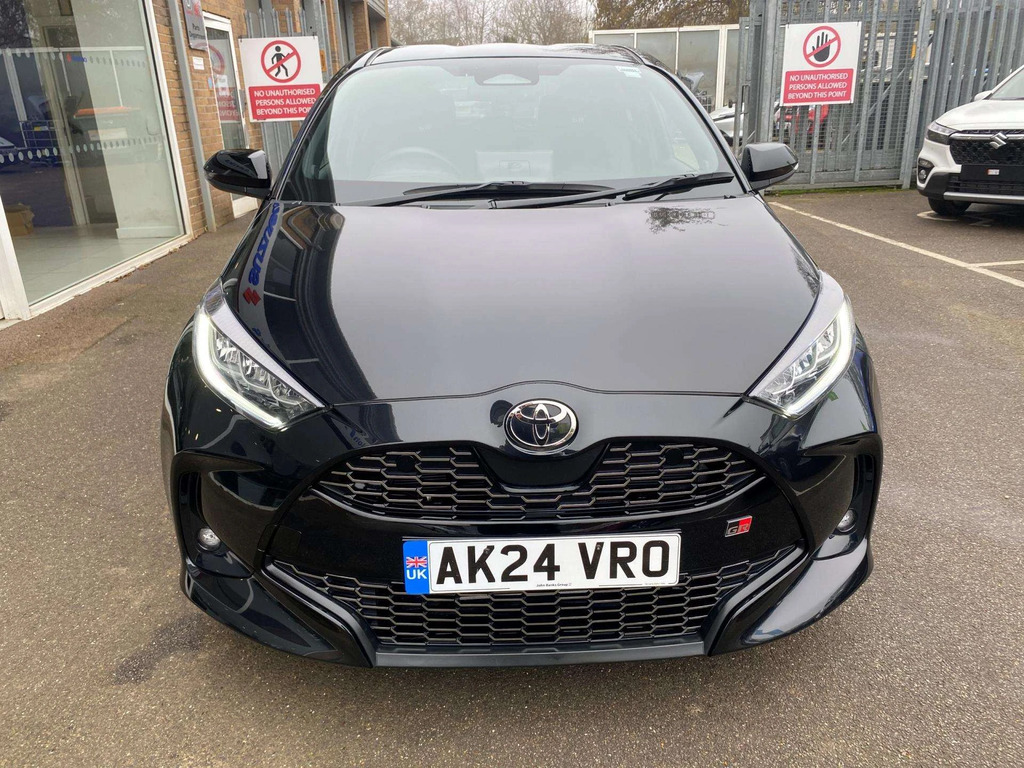 Toyota Yaris 1.5 Hybrid 130 Gr Sport Cvt AK24VRO Black #3
